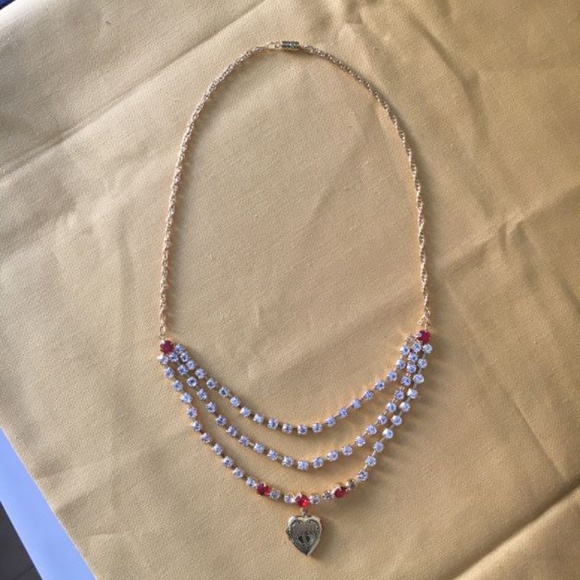 *HOST PICK* Heart-shaped locket necklace - Picture 1 of 2